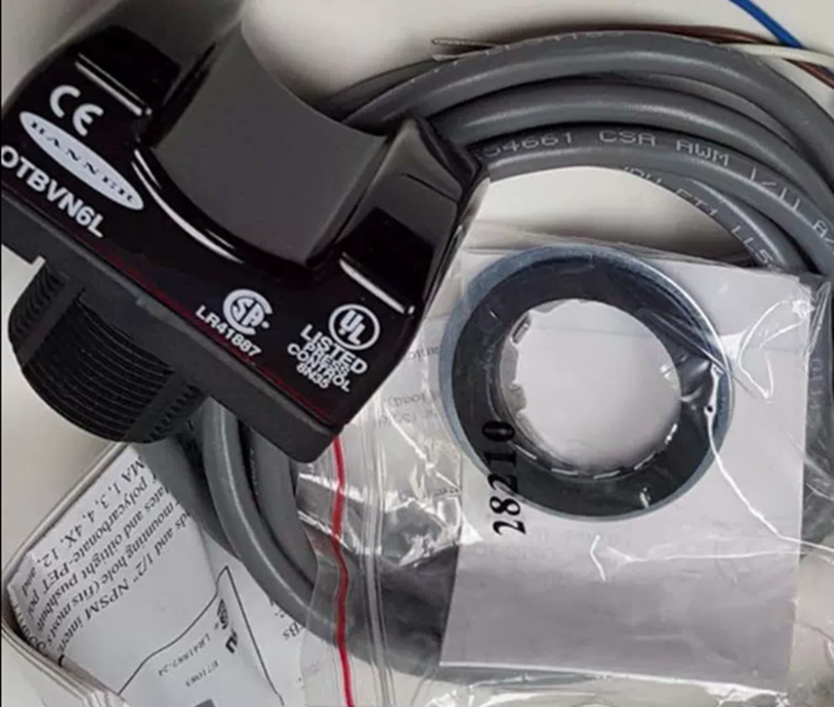 Banner OTBVN6L - High-Quality Photoelectric Switch Sensor for Light Activation - BANNER