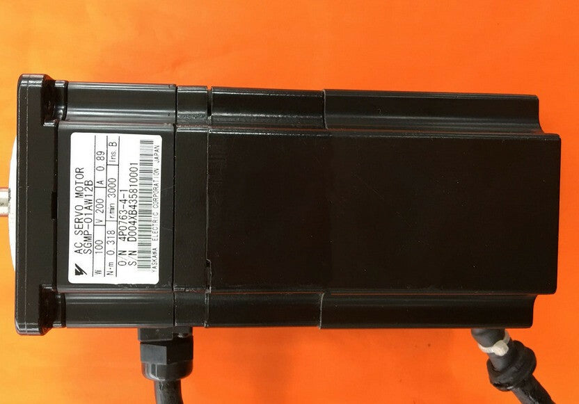 1PC YASKAWA AC SERVO MOTOR SGMP-01AW12B