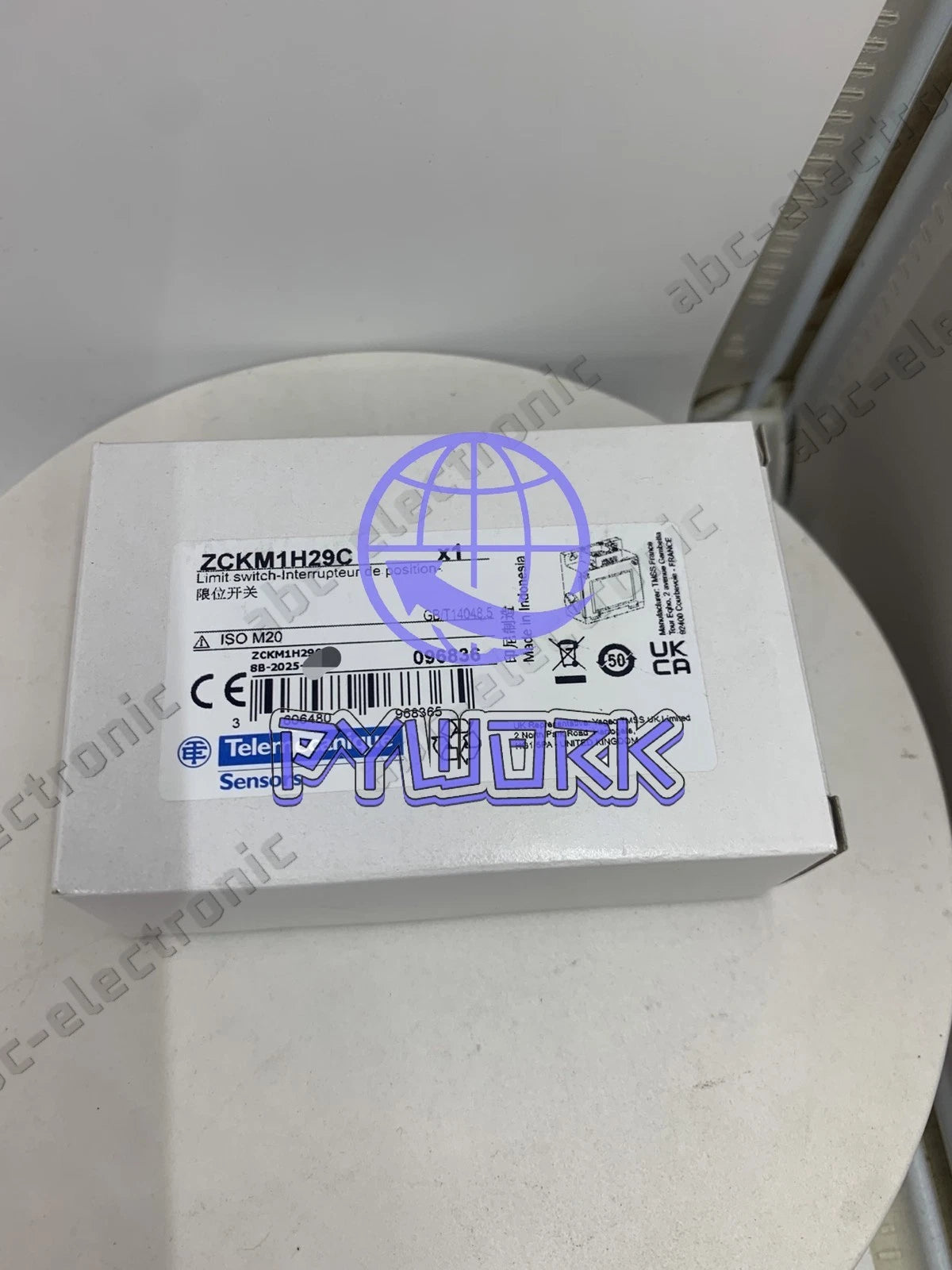1PC Schneider ZCK-M1H29C ZCKM1H29