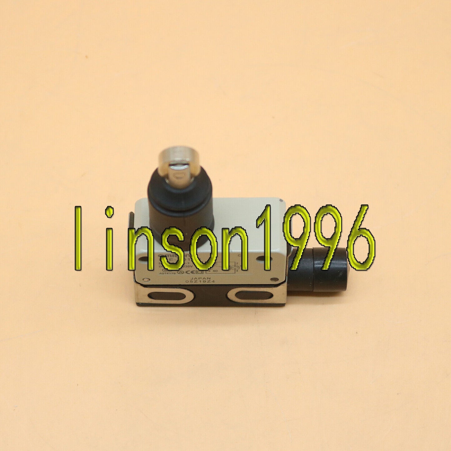 Omron D4E-1D10N Limit Switch - OMRON