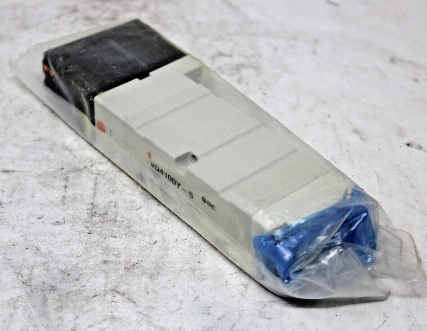 new SMC VQ4100Y-5 Solenoid Valve - SMC