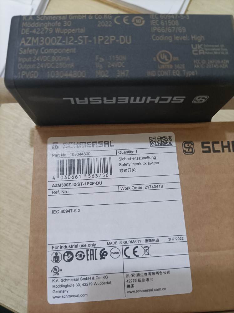new 1PC SCHMERSAL AZM300Z-I2-ST-1P2P-DU safety switch fast - KOEED