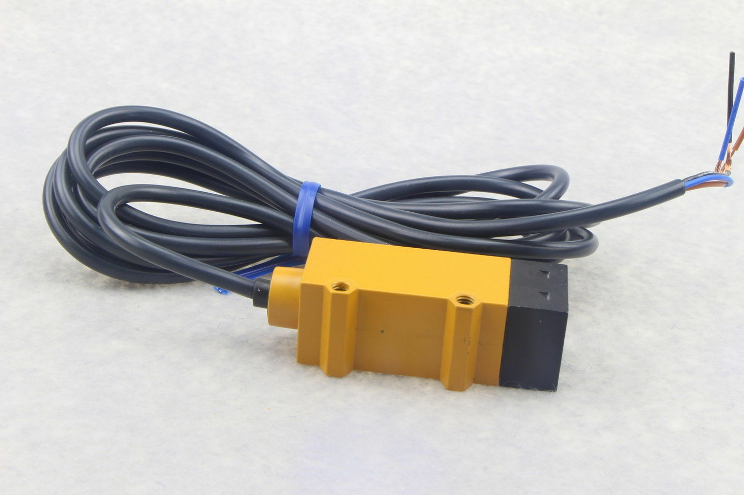 Omron E3S-R1B4 Photoelectric Switch 12-24VDC E3SR1B4 - OMRON