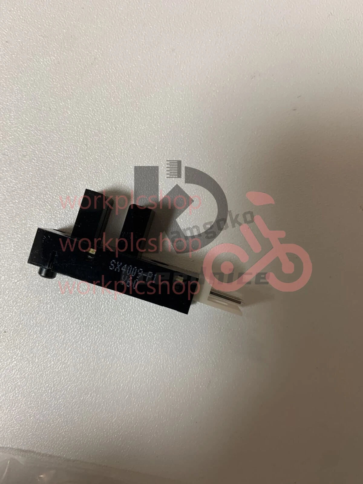1PC OMRON EE-SX4009-P1
