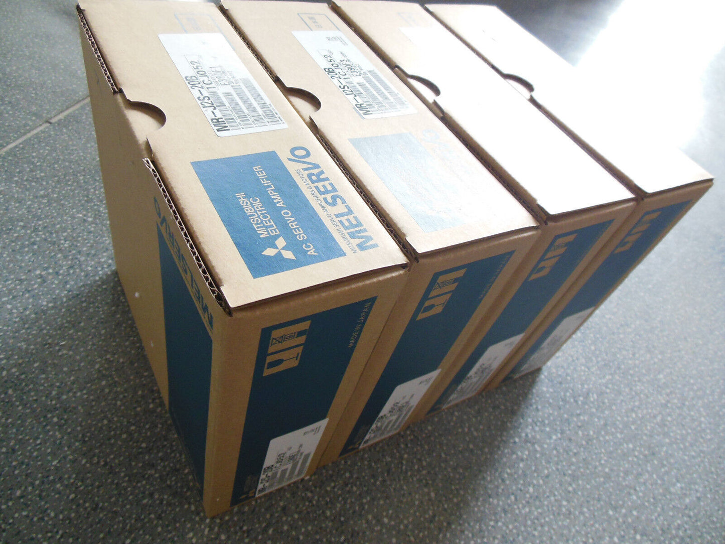 1PC Mitsubishi MR-J2S-20B Servo Drive MRJ2S20B PLC ping