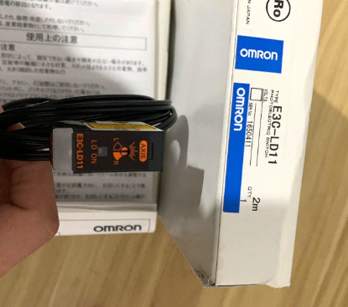 Omron E3C-LD11 Photoelectric Sensor - High-Quality Motion Detection with 2M Range and 99% Accuracy - OMRON