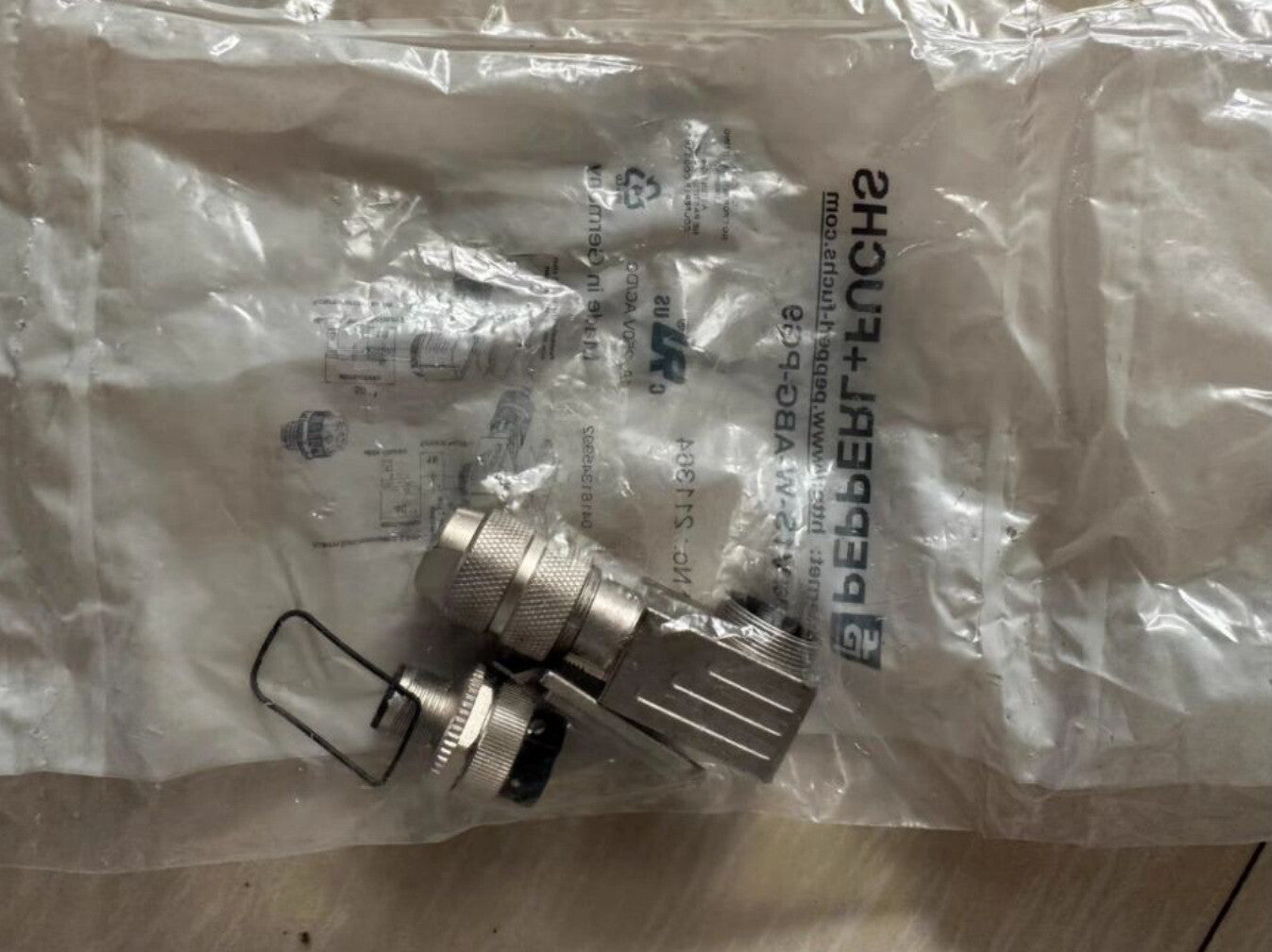 1PC Pepperl+Fuchs V1S-W-ABG-PG9 Connector Free Ship