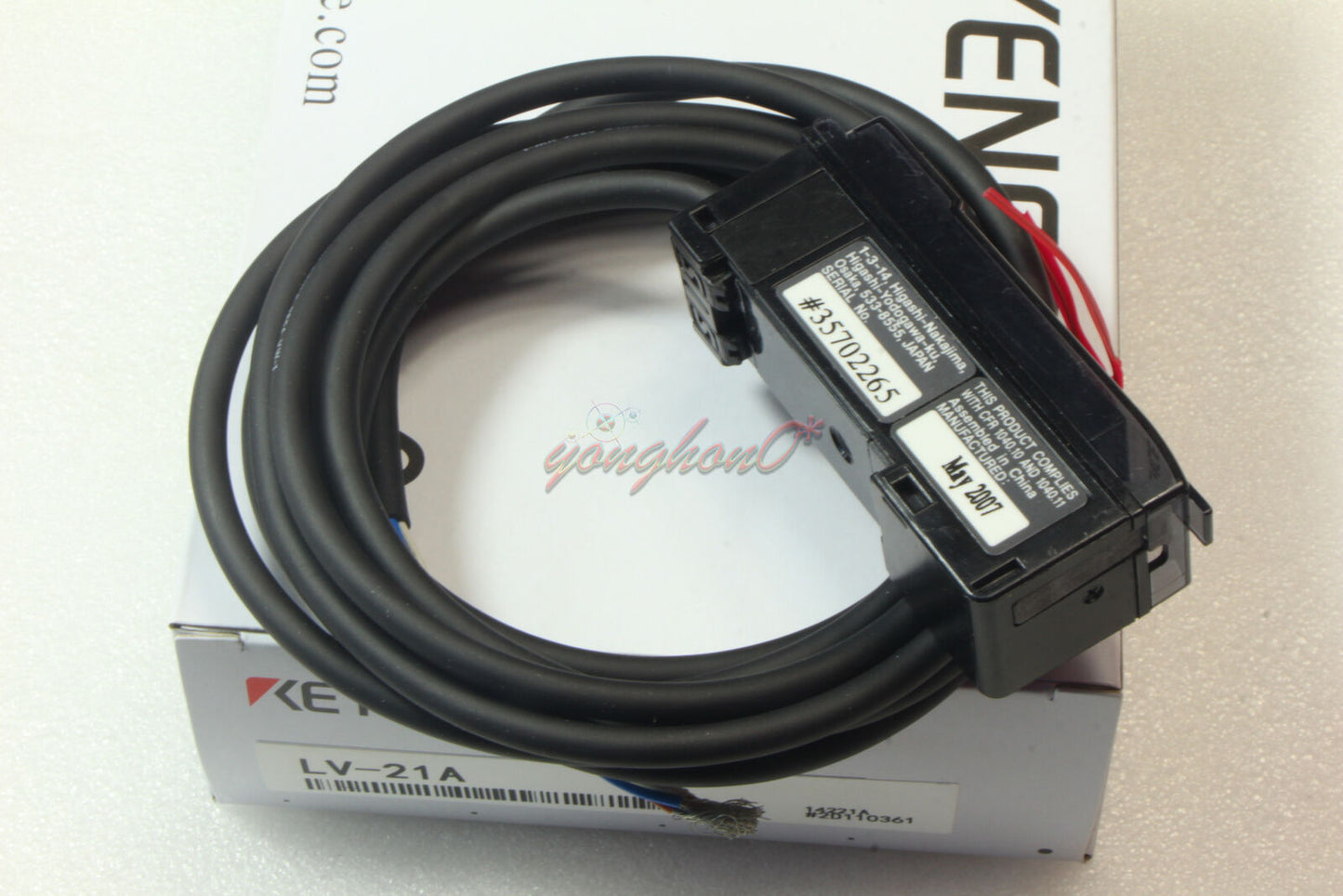 Keyence Digital Laser Sensor Amplifier LV-21A - KEYENCE