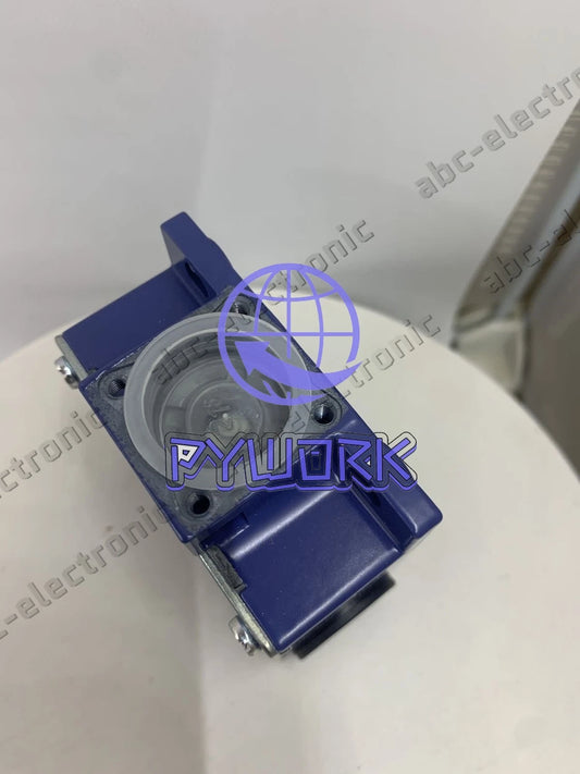 1PC Schneider ZCK-M1H29C ZCKM1H29