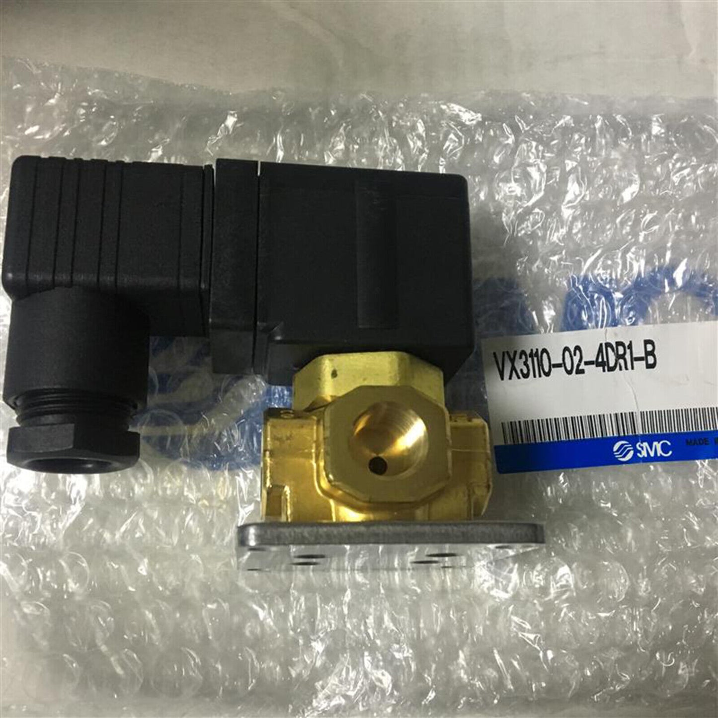 1PC SMC VX3110-02-4DR1-B Three-Way Solenoid Valve - SMC