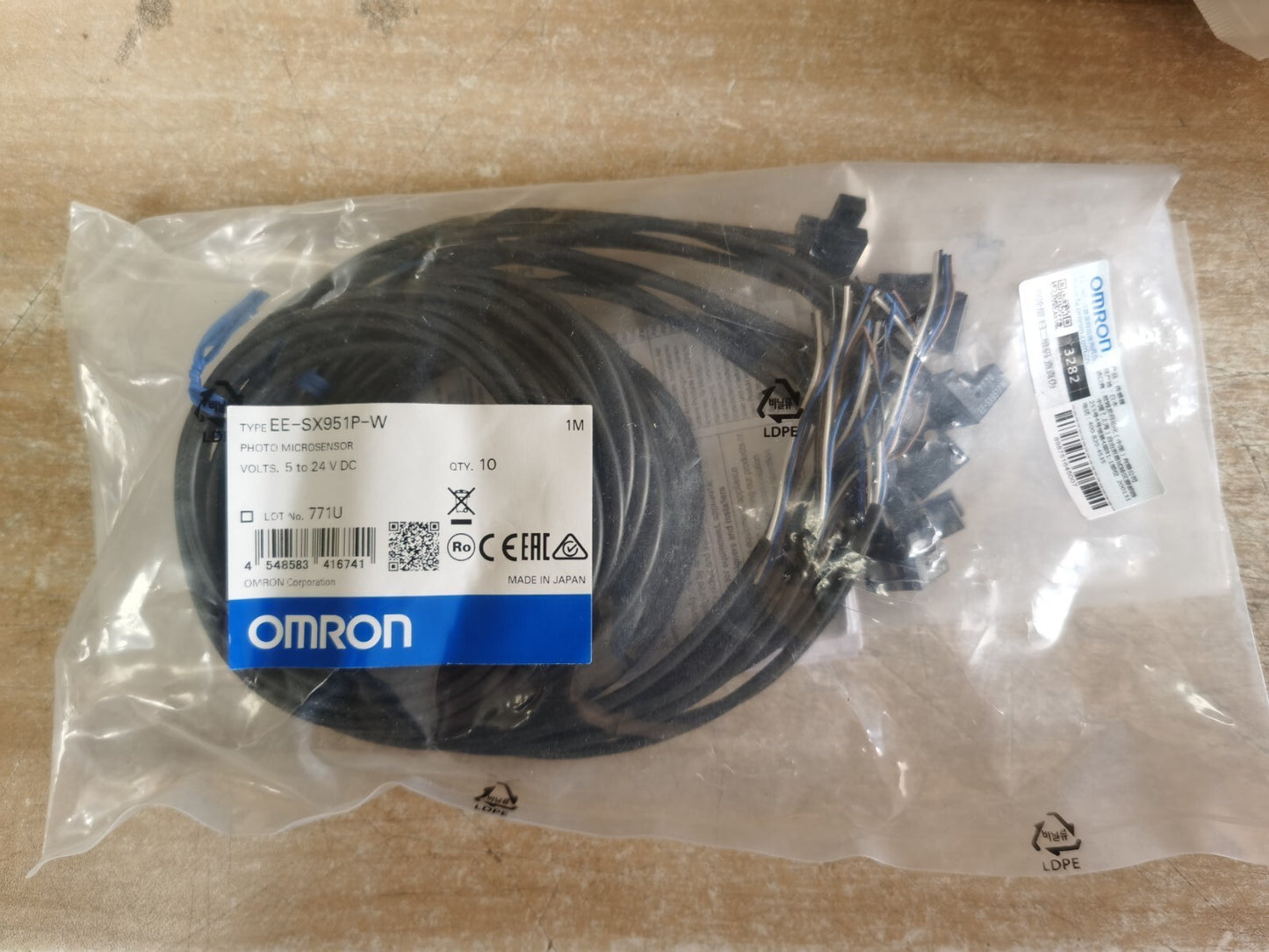 Omron EE-SX951P-W 1M Ultra-Compact Photomicrosensor with 5mm Slot Width