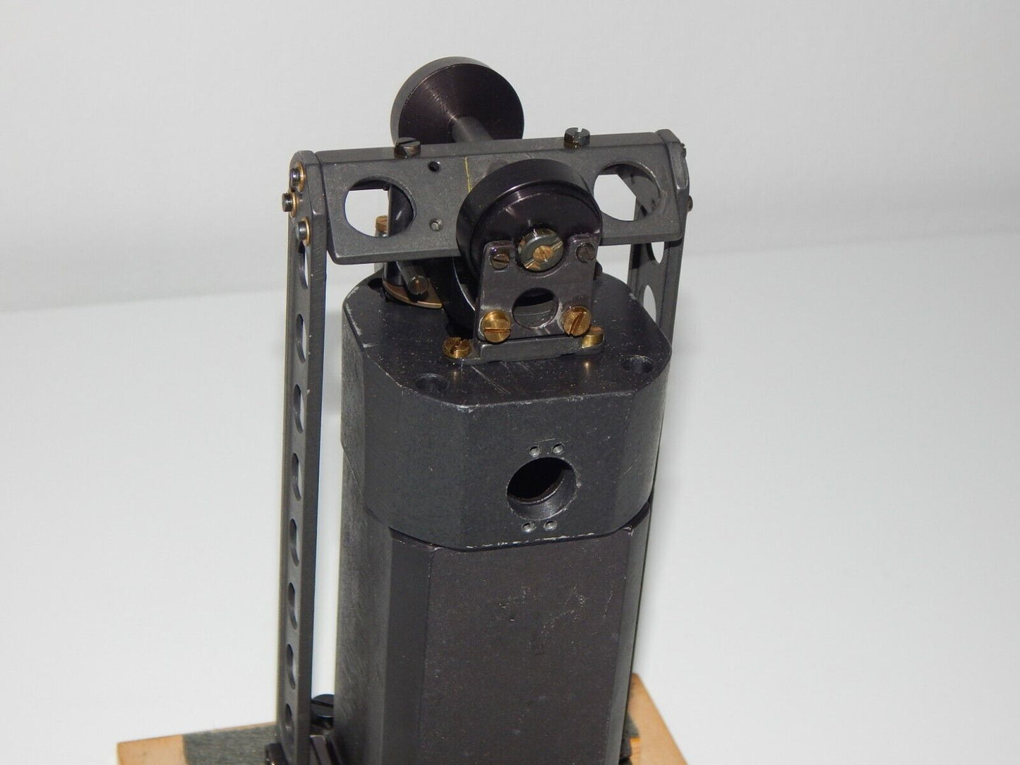 Used Optical Device Stabilizer: Stabilized Optical Device - TECHGUARD SOLUTIONS