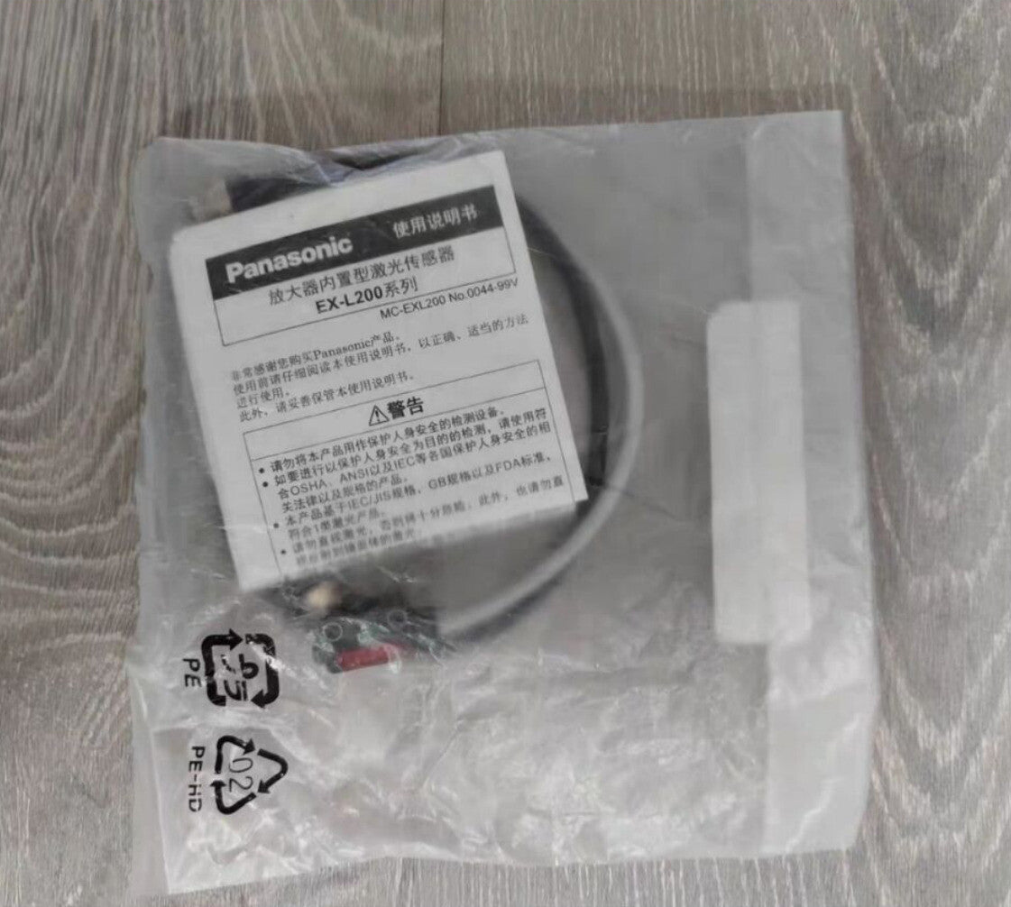 Panasonic EX-L211-P-J Ultra-Compact Laser Sensor, 1m Range, PNP Output