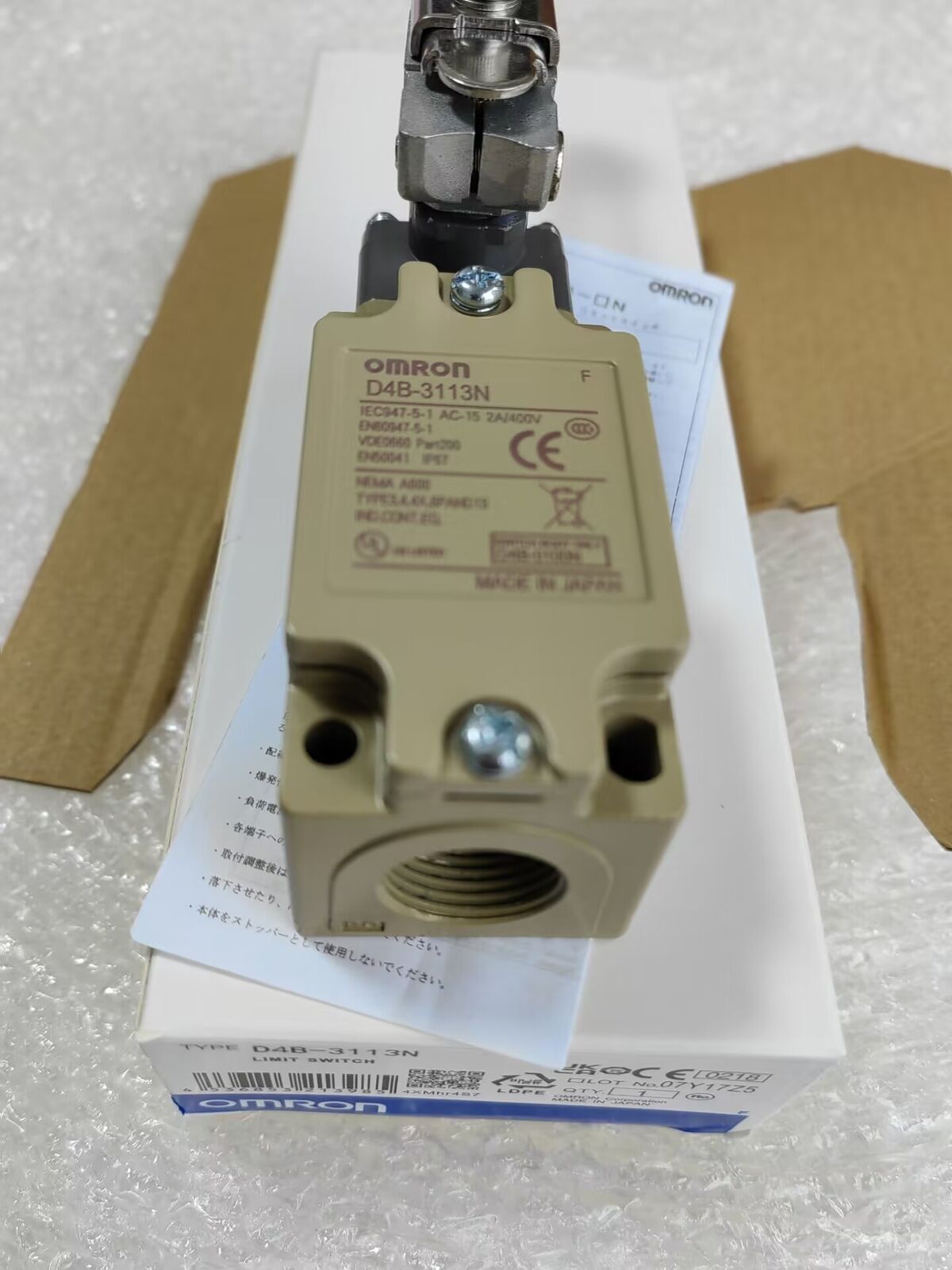 new 1pcs For Omron D4B-3113N Limit Switch - OMRON