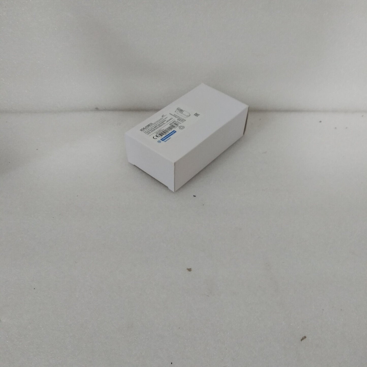 New Sent Within 24 Hours - SCH-NEIDER PLC XCKJ10513 Model Included - SCH-NEIDER PLC