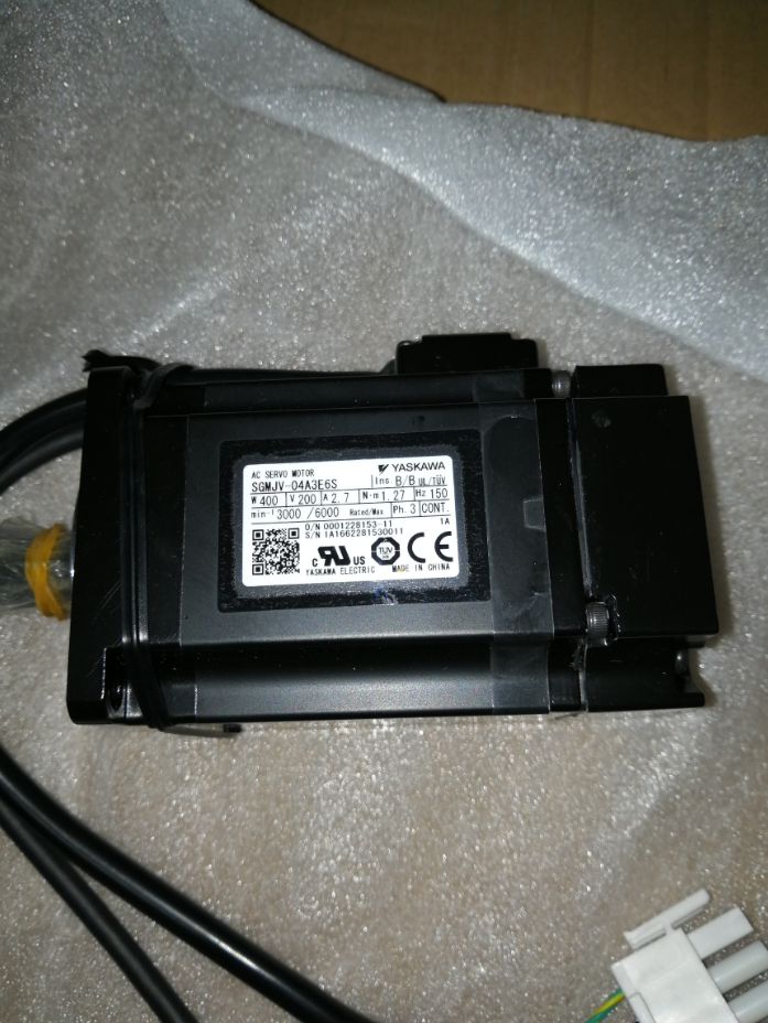 YASKAWA SERVO MOTOR SGMJV-04A3M61 SGMJV04A3M61