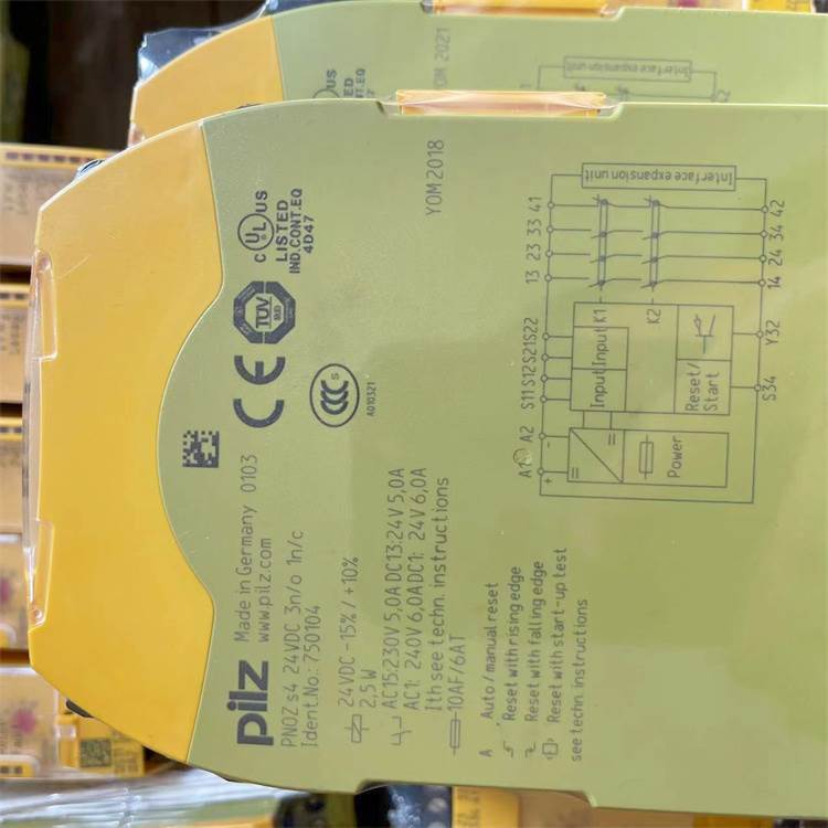 new 1pcs Pilz S4 Safety Relay PNOZ S4 751104 750104 750134 751102 751105 750105/135 - PILZ