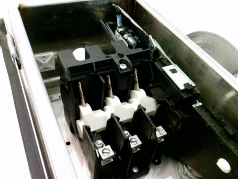 Square D Heavy Duty Safety Switch 30A (Used) - SQUARE D