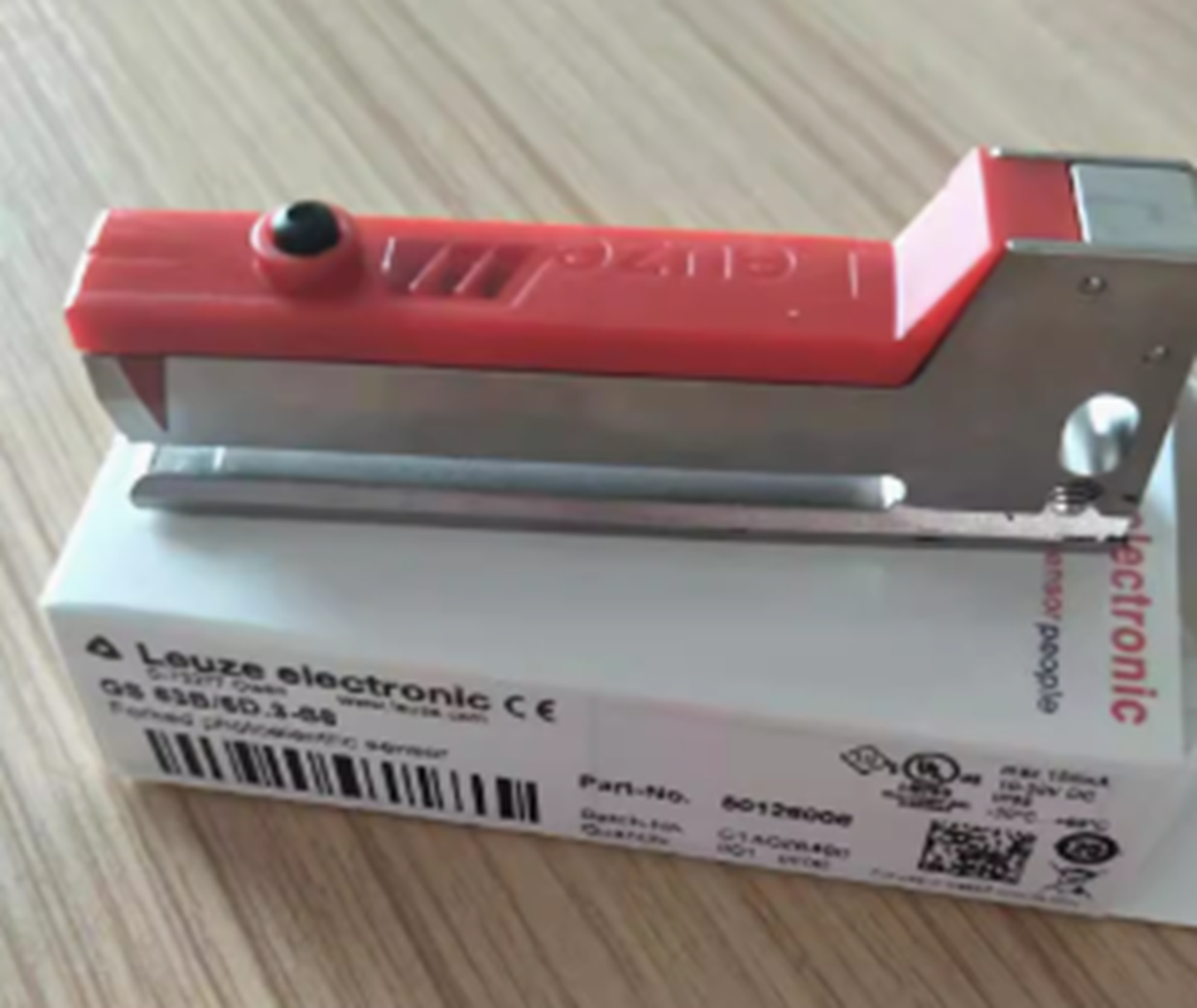 LEUZE Groove Sensor 63B/6D.3-S8 - LEUZE