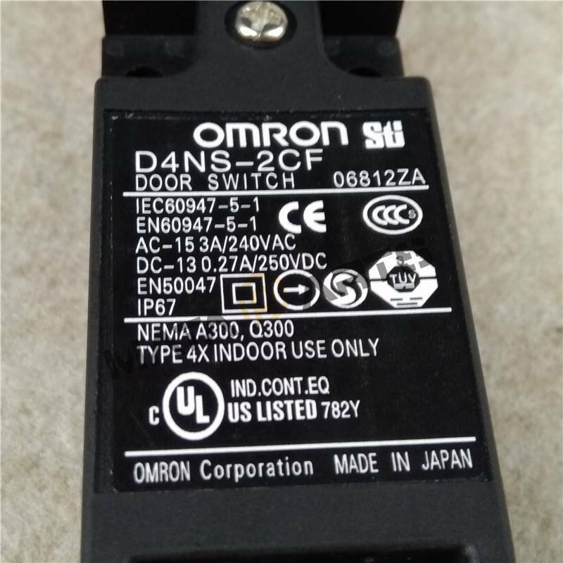Omron D4NS-2CF Safety Door Switch - OMRON