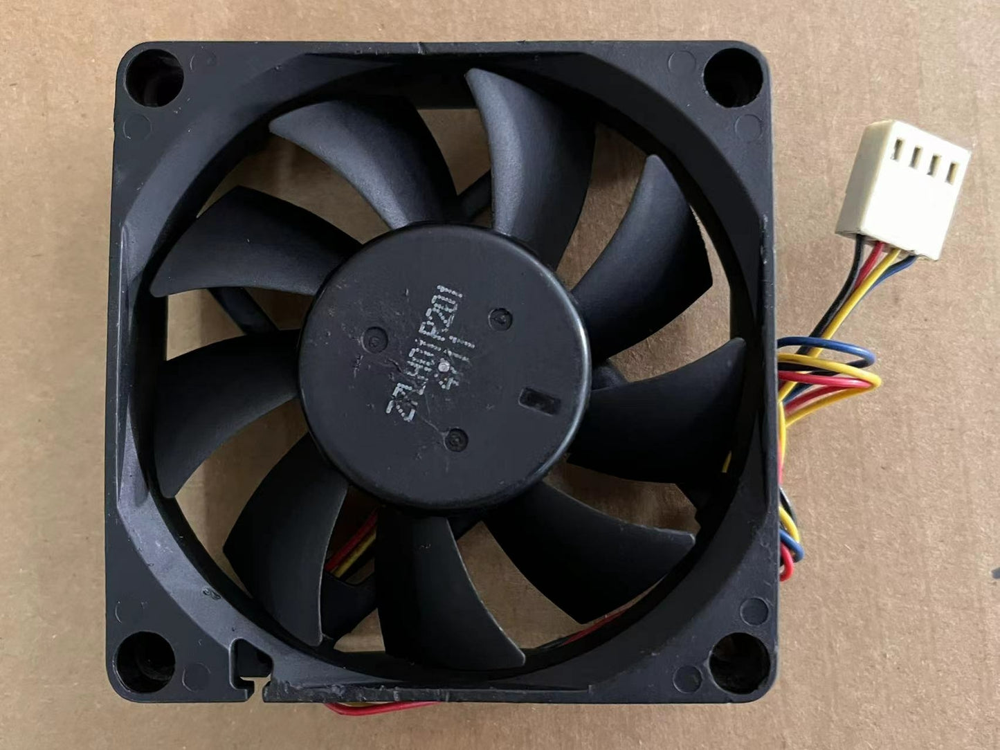 new AVC DSSC0715R2L 12V 0.3A 7020 7cm 4-wire PWM intelligent temperature control CPU