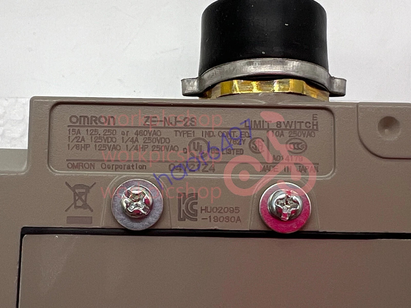 Omron ZE-NJ-2S Enclosed Limit Switch ZENJ2S