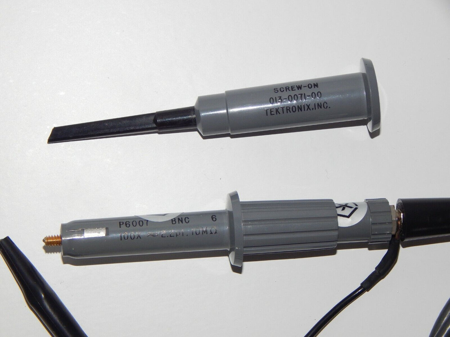 used Tektornix P6007 probe with accessories - TEKTORNIX