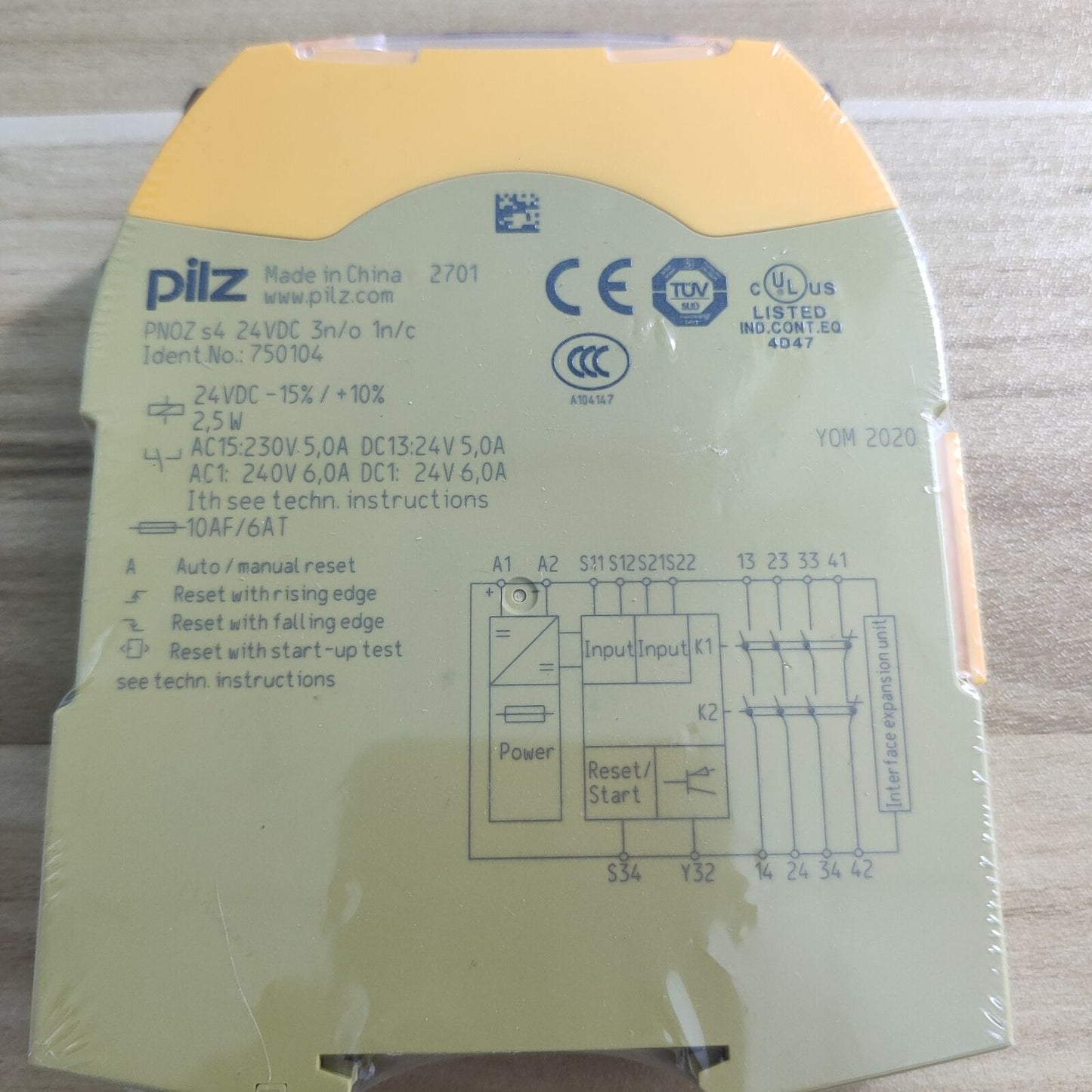 1PC 750104 PNOZ Safety Relay 24VDC 3P 1C - PILZ