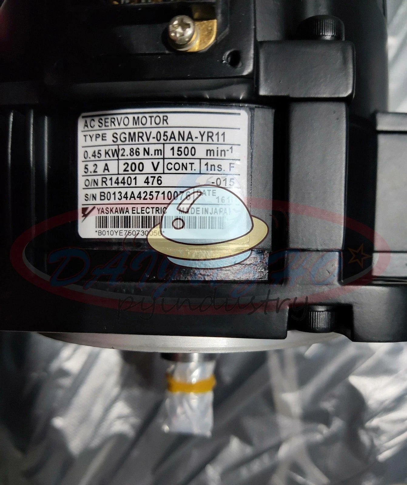 ONE SERVO MOTOR YASKAWA SGMRV-05ANA-YR11