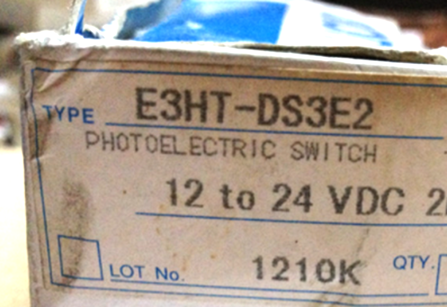 Omron E3HT-DS3E2 Diffuse Reflective Photoelectric Sensor Switch Dark ON - OMRON