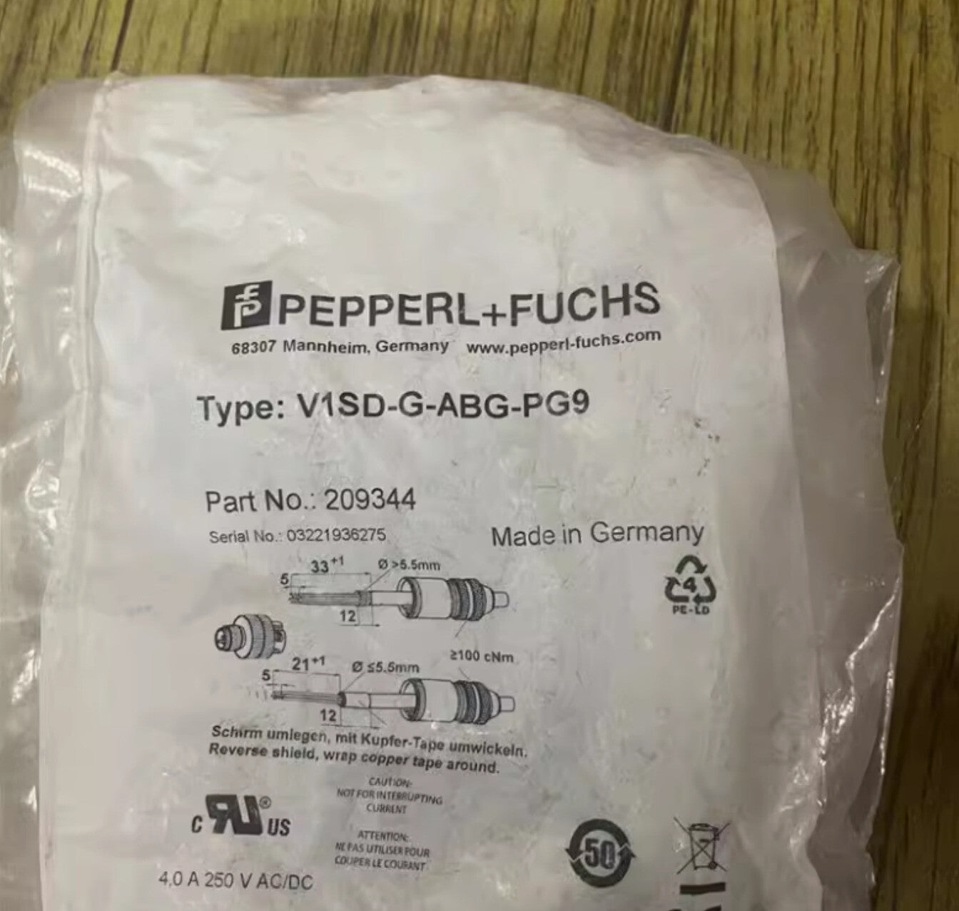 1PC Pepperl+Fuchs V1SD-G-ABG-PG9 Connector Free Ship
