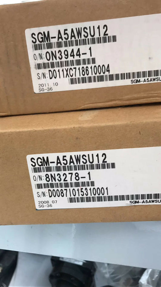 1PC YASKAWA SERVO MOTOR SGM-A5AWSU12