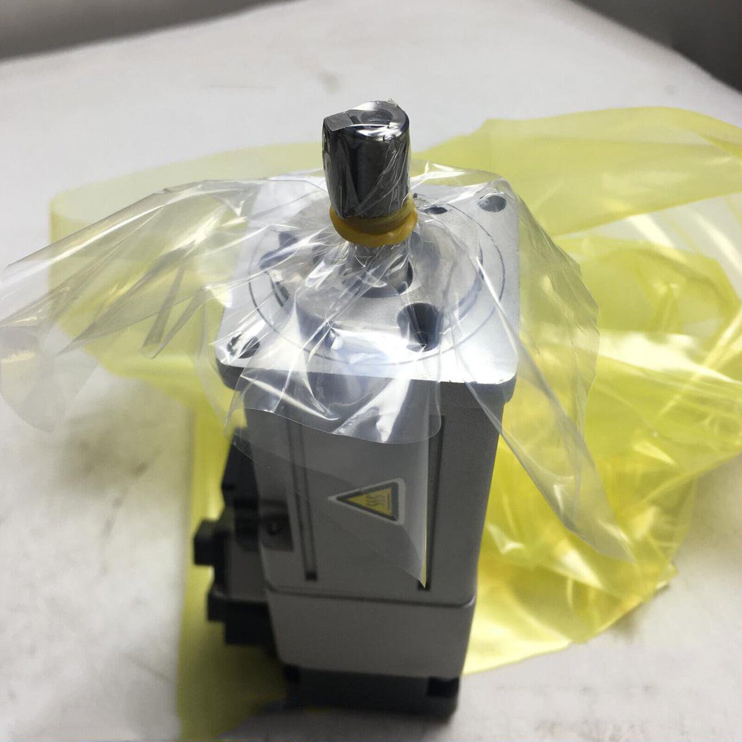 Omron Servo Motor R88M-K10030T-BS2 - OMRON