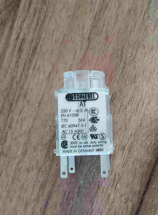 1PC 250V 6(3)A 4 feet CONNECTOR IEC60947-5-1 IEC 60947-5-1 T70 5E4