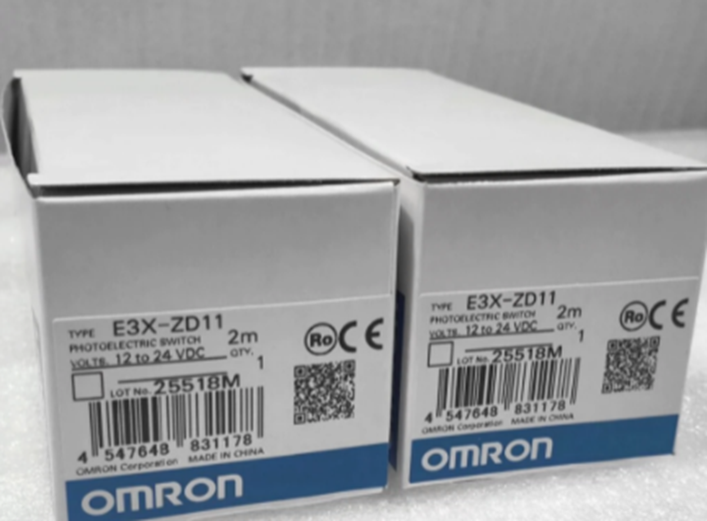 OMRON E3X-ZD11 Photoelectric Switch - OMRON