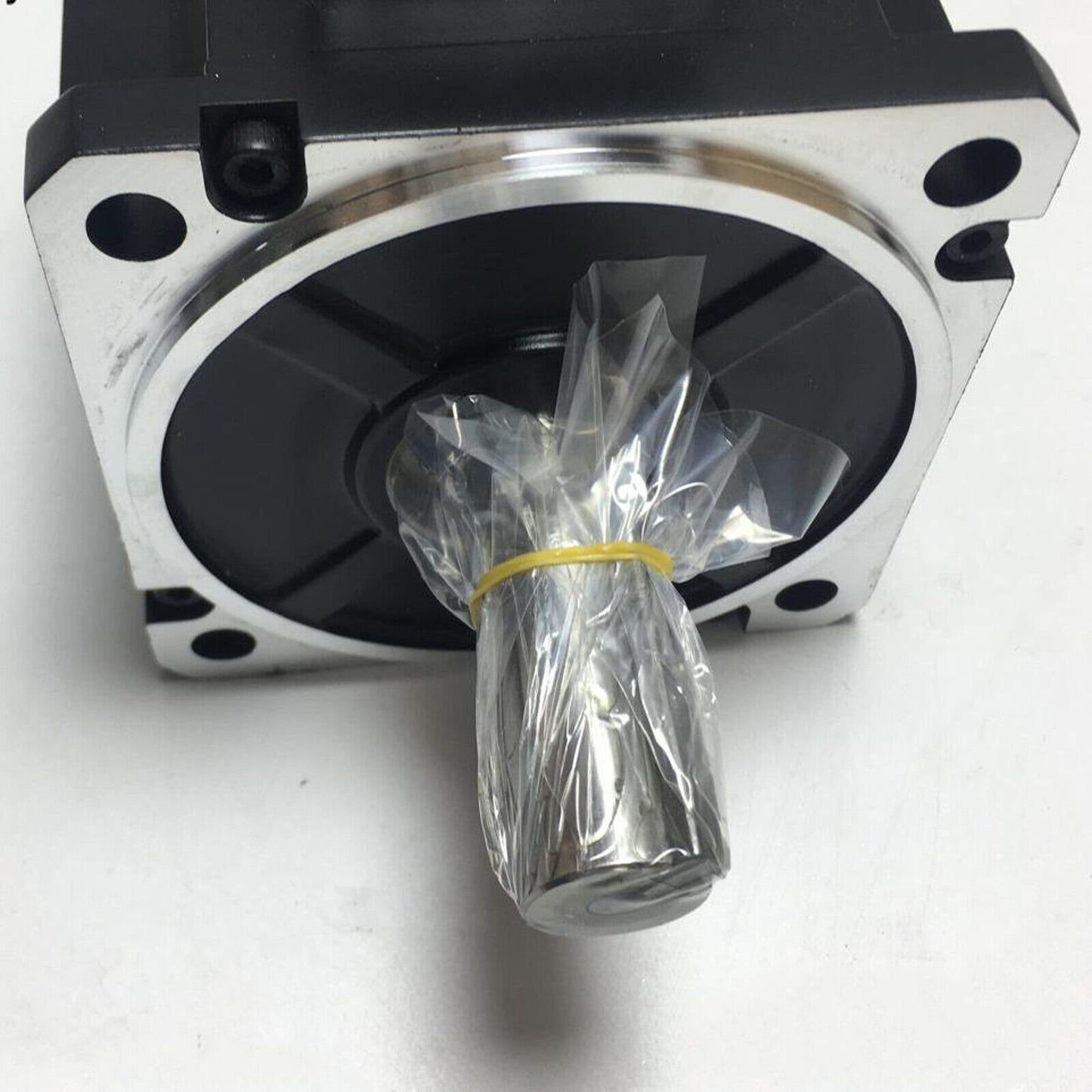 new ONE Omron R88M-K75030F-S2-Z AC Servo Motors one year - OMRON