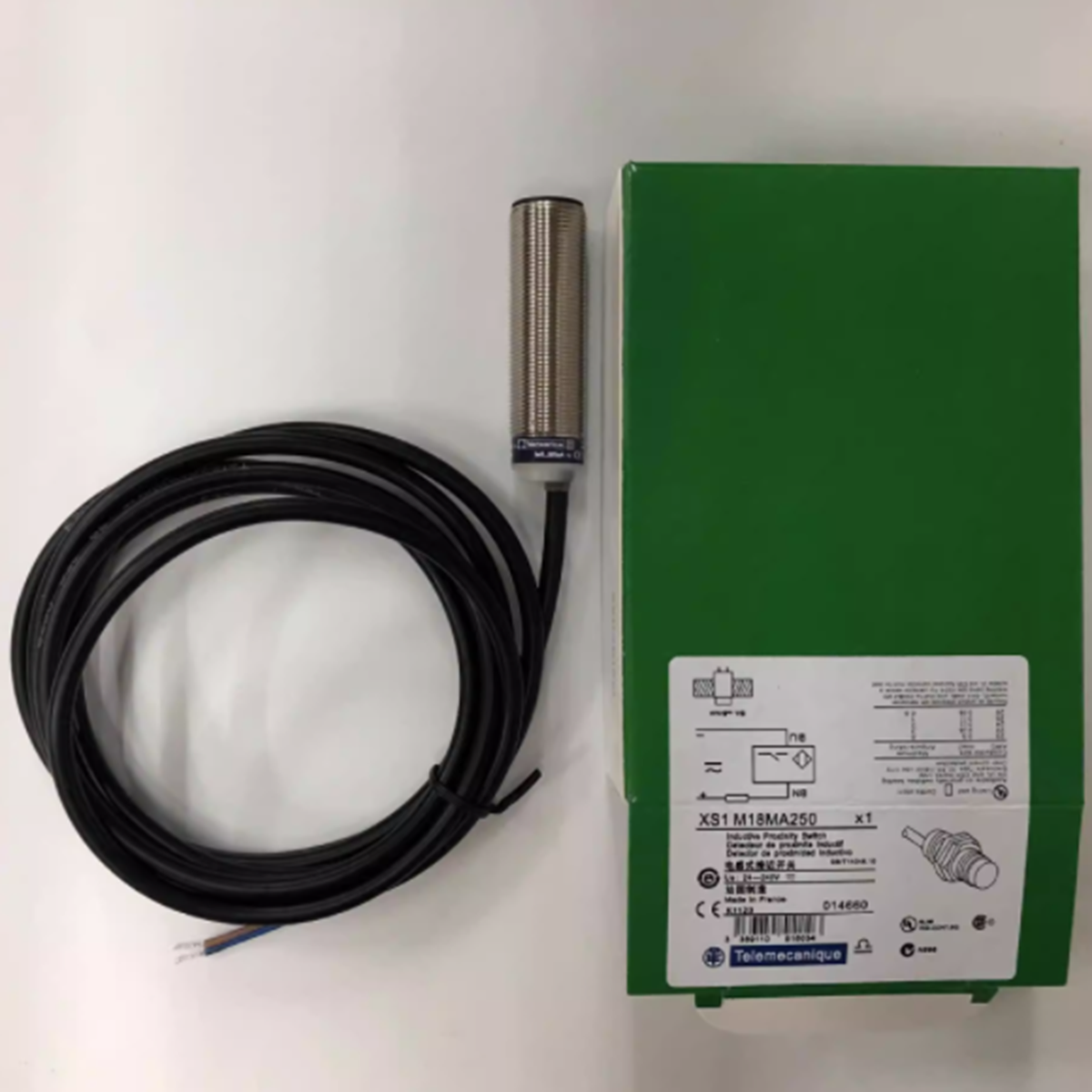 Schneider Electric XS1M18MA250 Proximity Switch - SCHNEIDER ELECTRIC