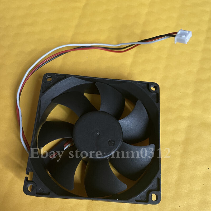 Used 1pc DA08025B12UR DC12V 0.50A 3-wire cooling fan - YUSAKA MOTOR CO., LTD.