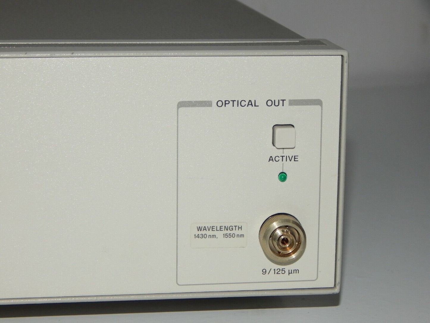HP 83437A Broadband Light Source 1430nm 1550nm 9/125 μm - HP
