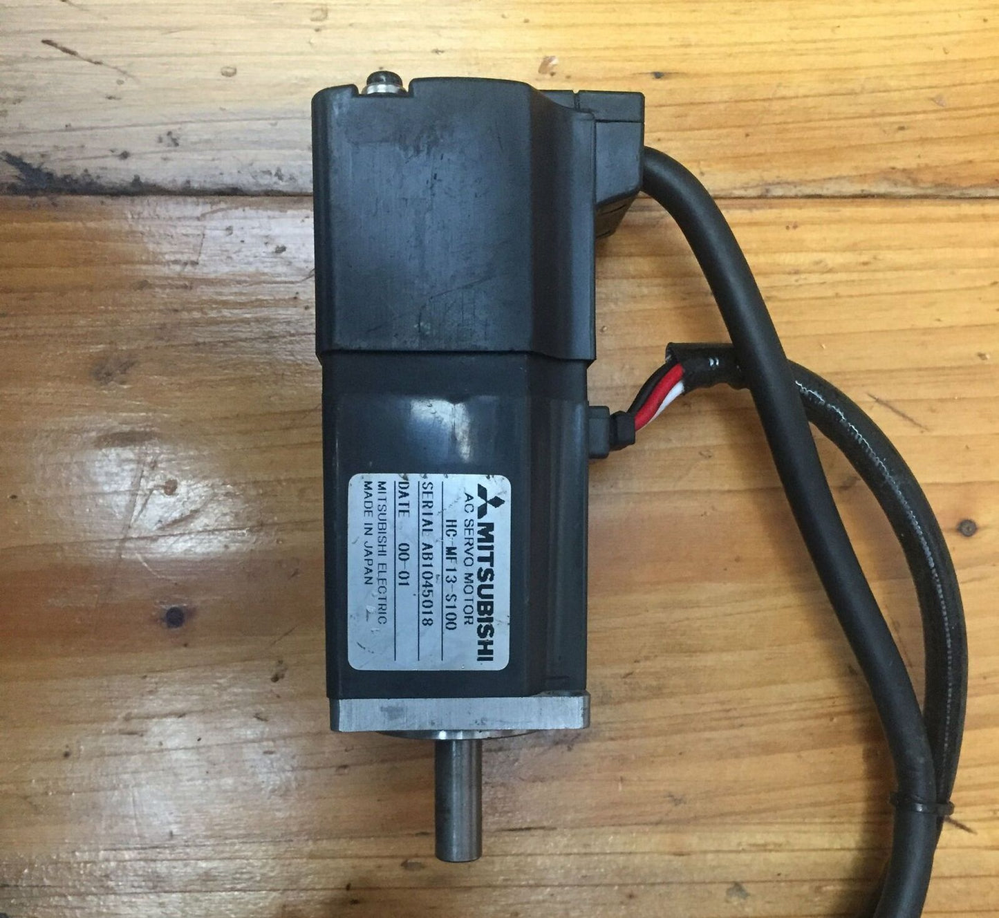 Mitsubishi HC-MF13-S100 Used Servo Motor – Tested Good Condition - MITSUBISHI