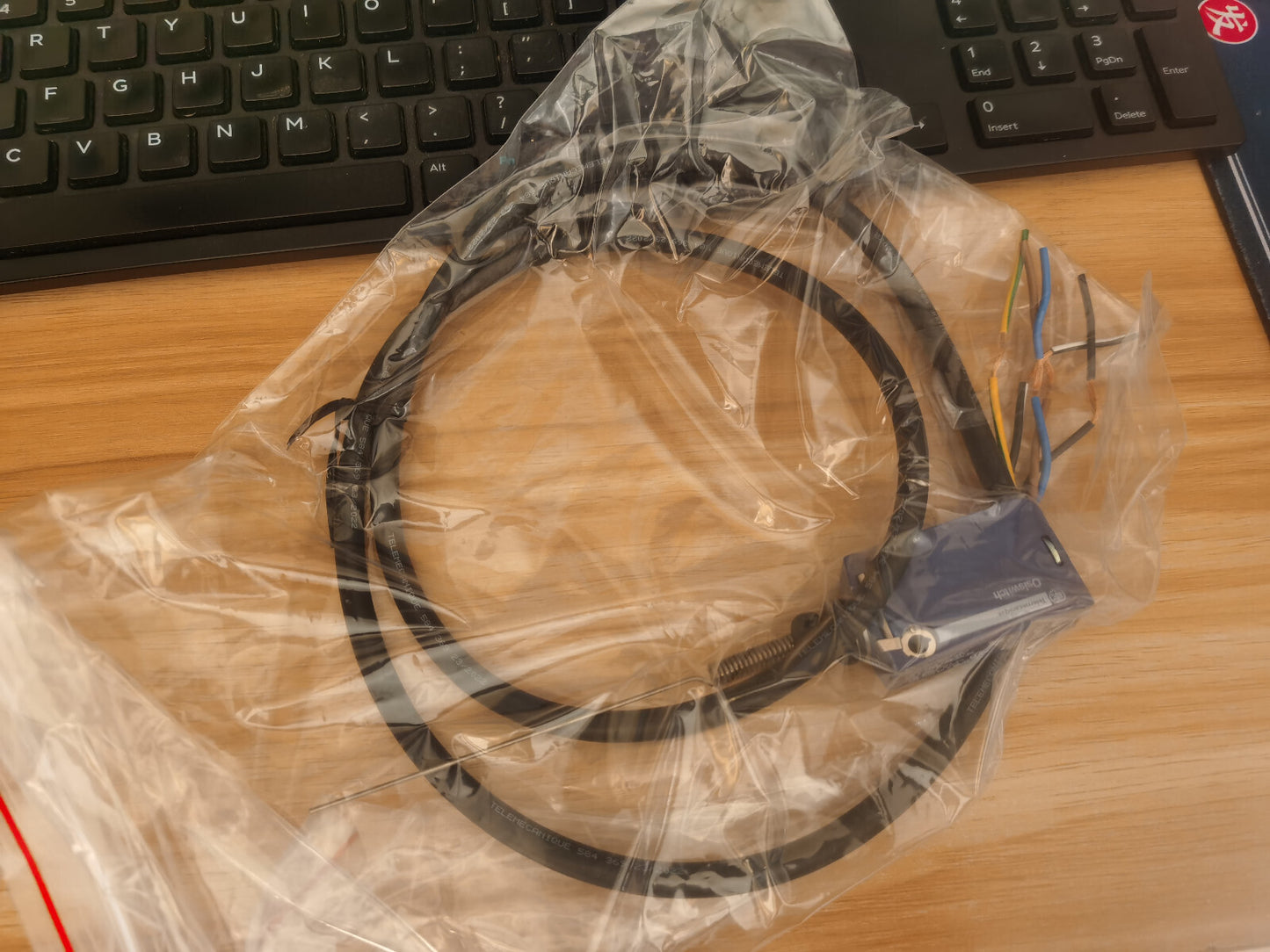 1PC Schneider XCMD2106L1 1m Limit Switch Free Ship