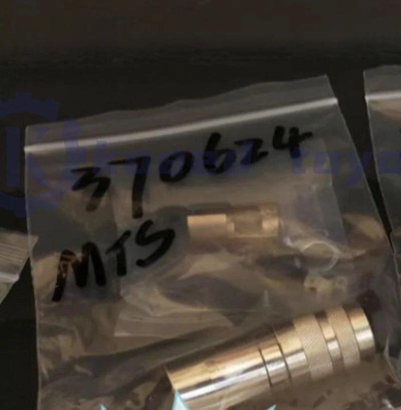 Displacement sensor accessory 7-pin plug 370624 female~