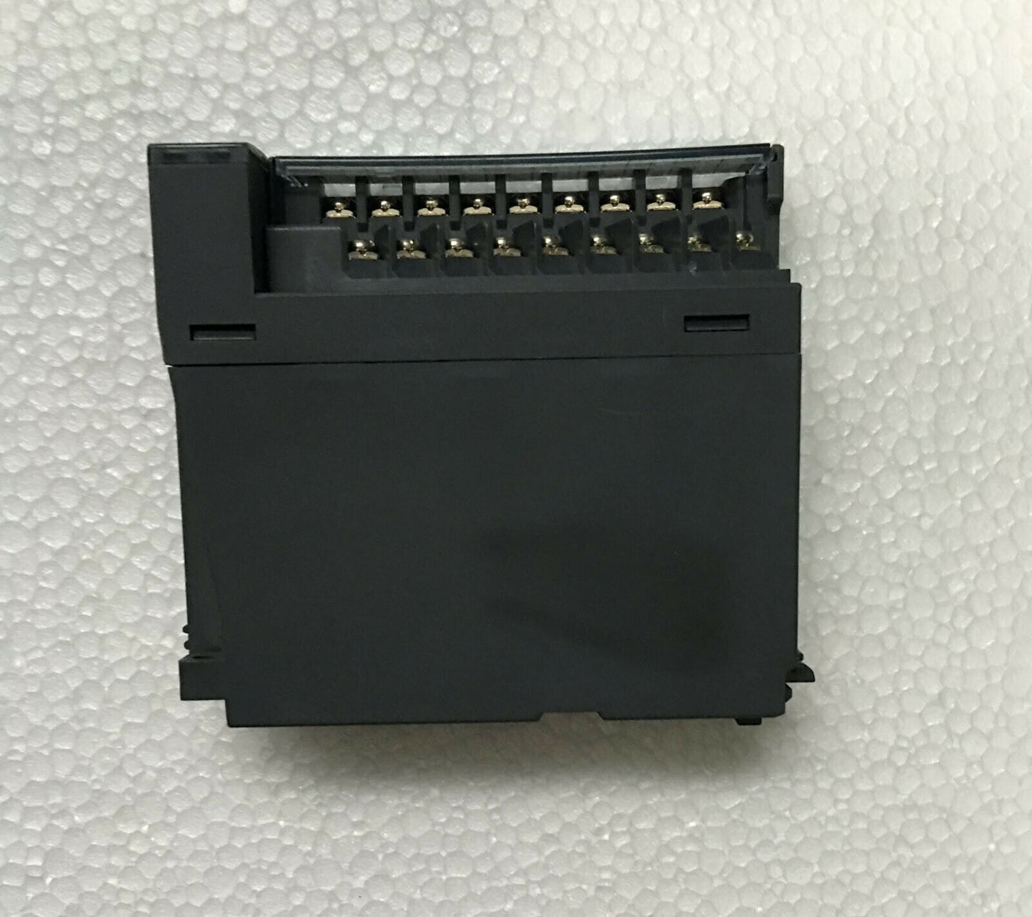 used MELSEC-Q Q68DAV converter unit by Mitsubishi - MITSUBISHI
