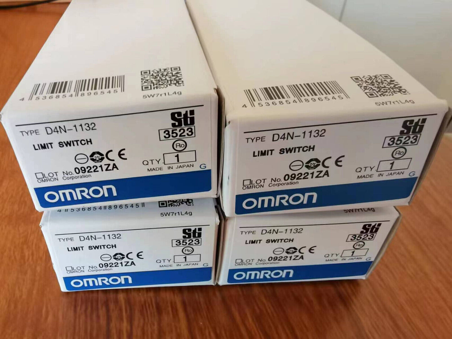 Omron D4N-1132 Limit Switch - New In Box, Reliable Performance - OMRON