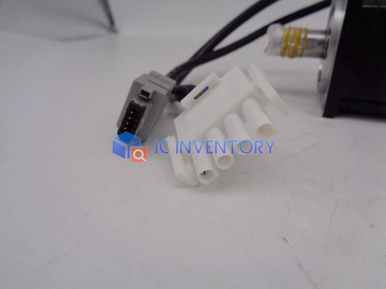 new 1PCS ones OMRON AC SERVO MOTOR R7M-A40030-S1 - OMRON