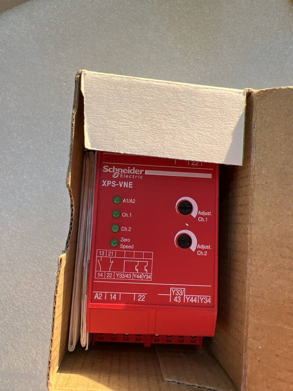 Schneider Electric Preventa XPSVNE1142P Module for Zero Speed Detection - SCHNEIDER ELECTRIC