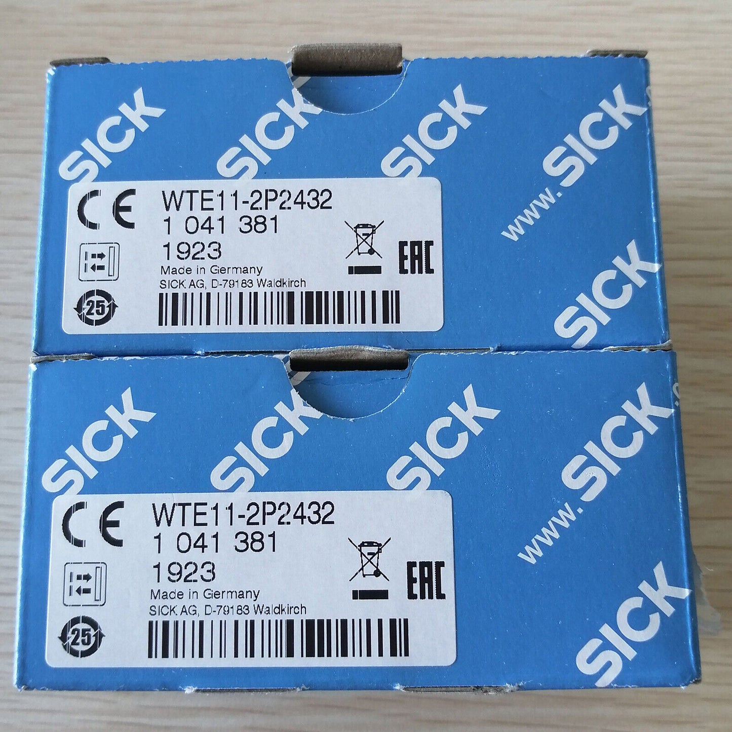 Model WTE11-2P2432 Photoelectric Sensor - SICK