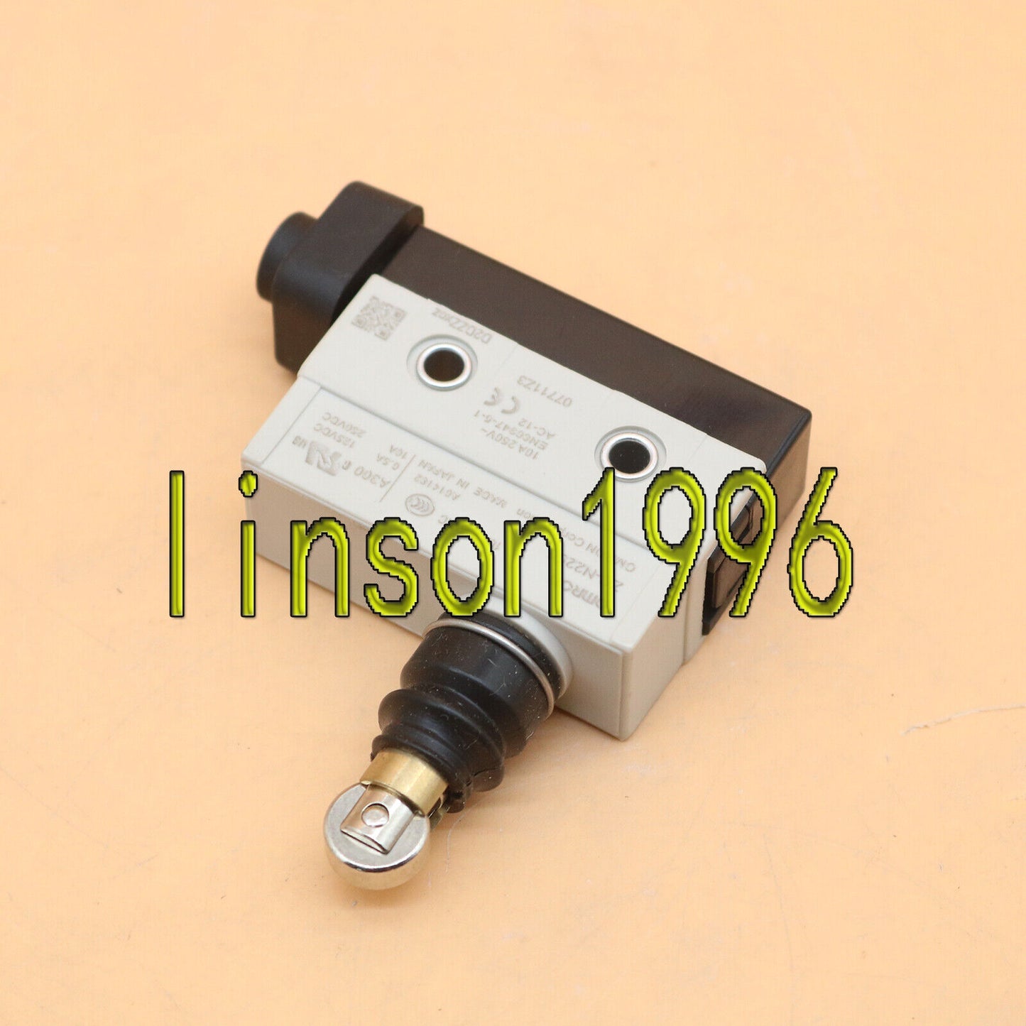 Omron ONE Enclosed Limit Switch ZC-N2255 Sealed Roller Plunger - OMRON
