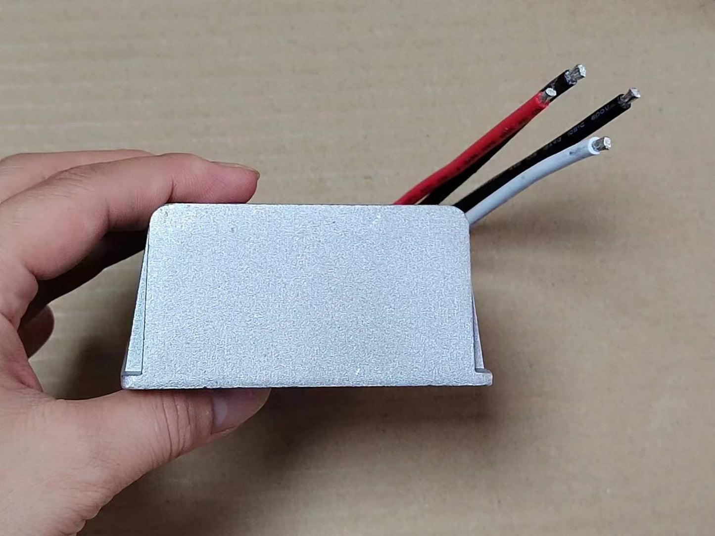 new 40-75V to 36V 25A 900W waterproof regulator module 48V/60V to 36V DC-DC