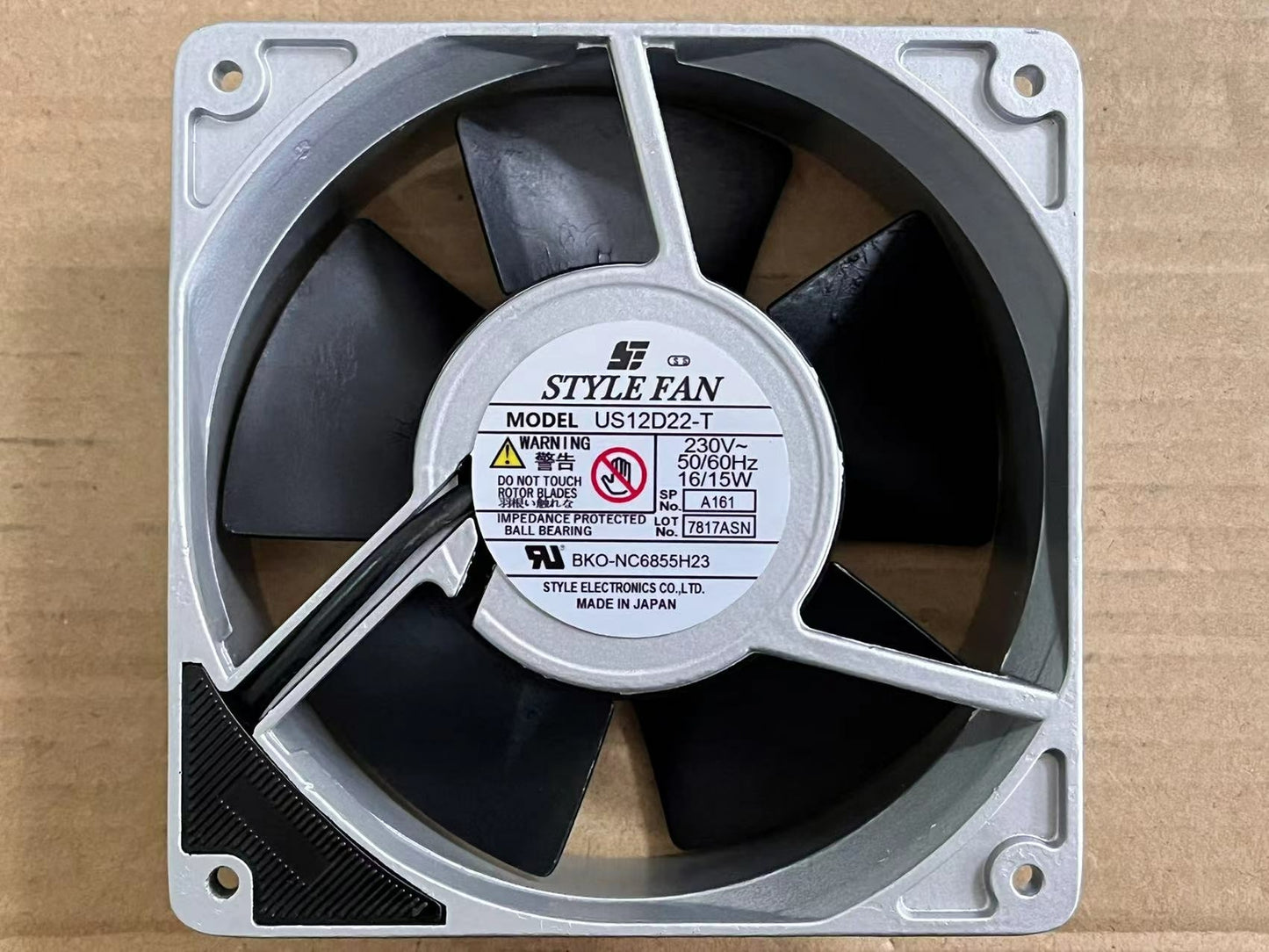 new STYLE FAN US12D22-T 220V 230V 16 15W 12038 metal iron leaf fan 120 * 120 * 38